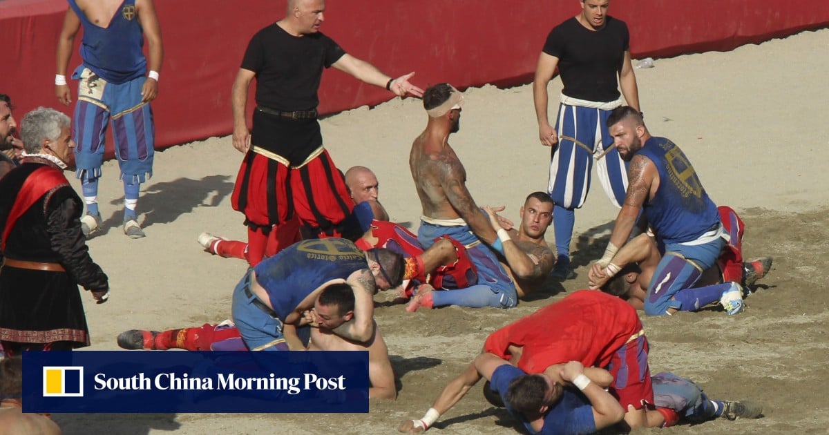 Olahraga paling kejam di dunia? Permainan brutal 54 pemain sepak bola Italia – Calcio Storico Fiorentino
